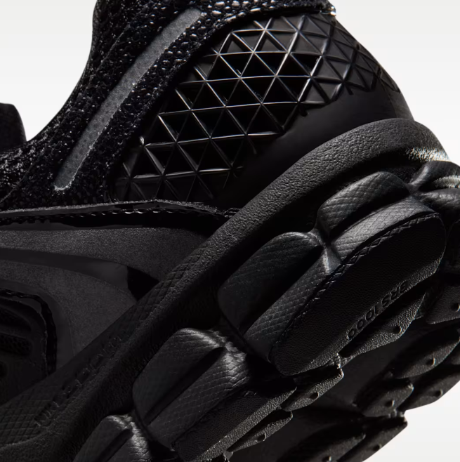 Zoom Vomero 5, total black - Imagen 6